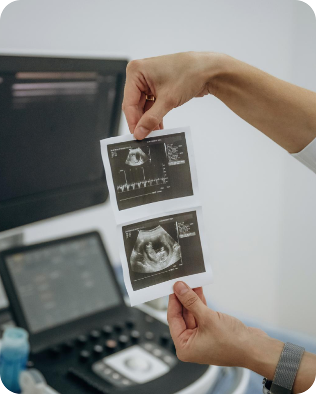 Ultrasound images displayed in ER setting, highlighting mobile diagnostic benefits from Soundwaves Imaging for faster patient throughput.